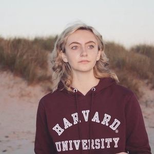 Meet your Posher, Chloé